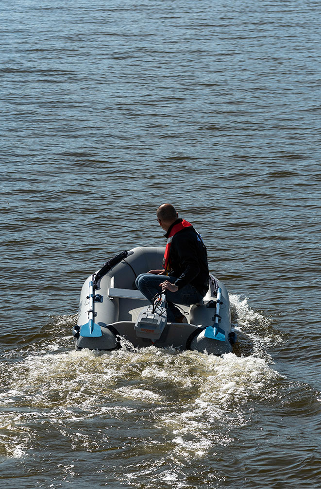 Le nouveau Torqeedo Travel 1103CS en action sur l'annexe Uship 230